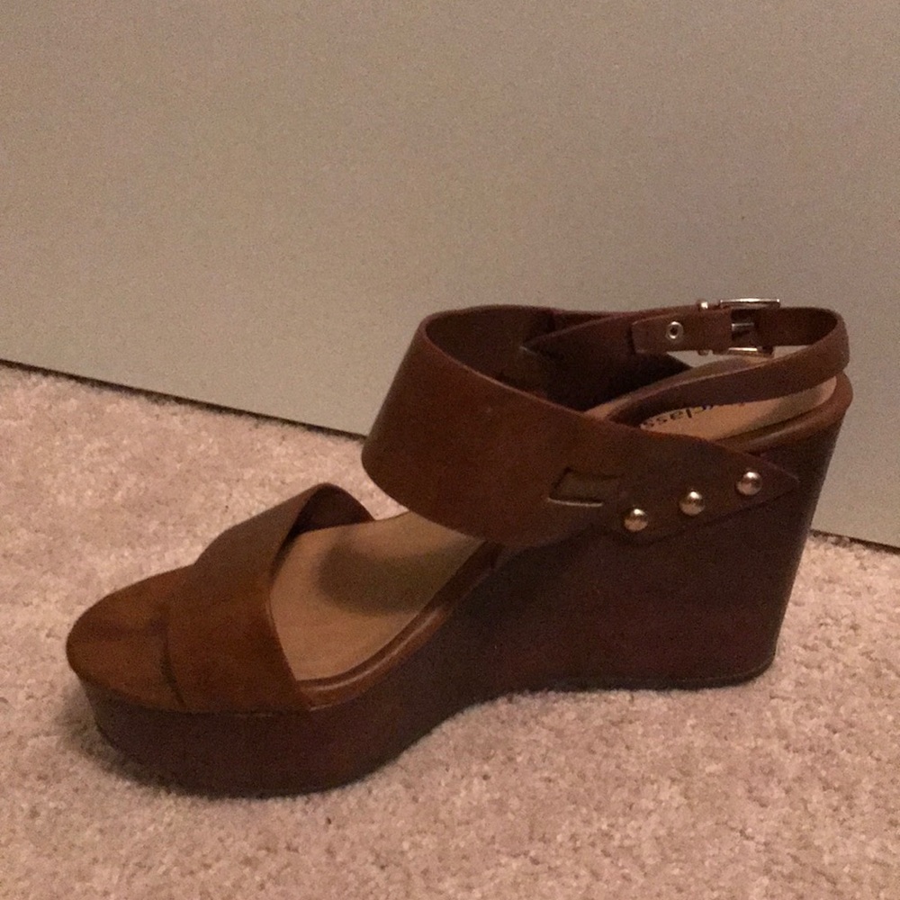 Heels - Picture 4 of 4